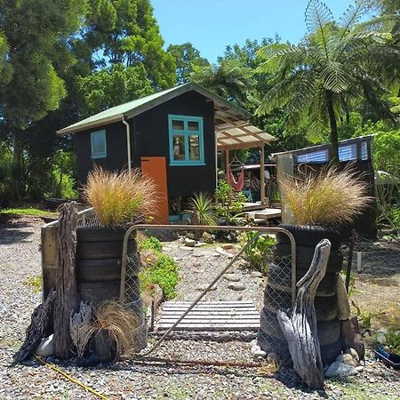 Gumboot Paradise Eco Stay Barrytown ภายนอก รูปภาพ