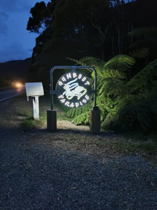 Gumboot Paradise Eco Stay Barrytown ภายนอก รูปภาพ