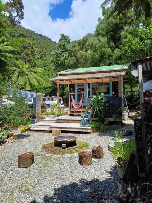 Gumboot Paradise Eco Stay Barrytown ภายนอก รูปภาพ