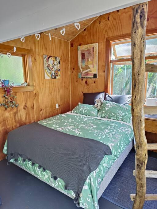 Gumboot Paradise Eco Stay Barrytown ภายนอก รูปภาพ