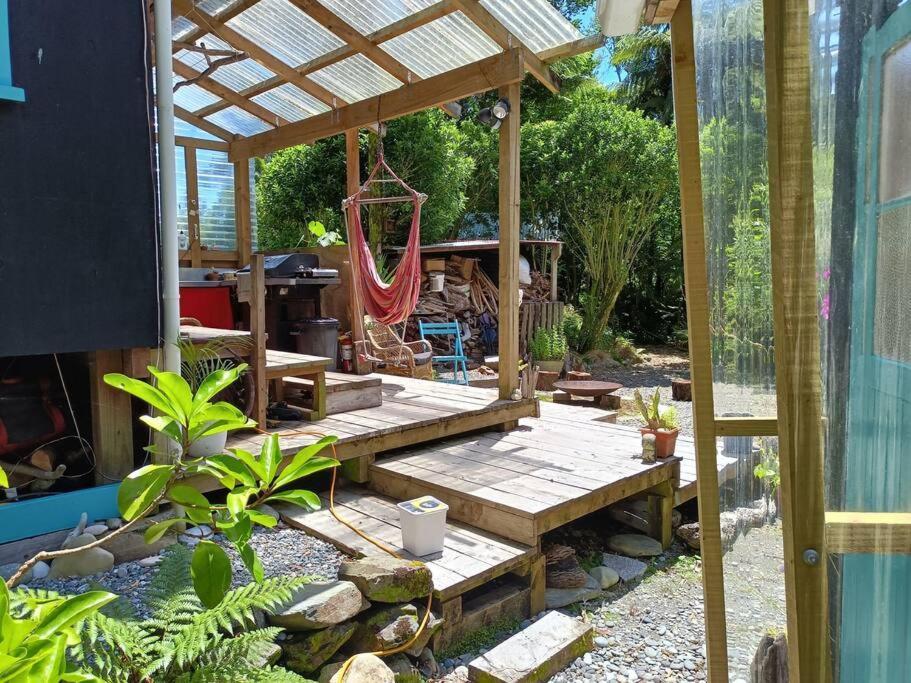 Gumboot Paradise Eco Stay Barrytown ภายนอก รูปภาพ