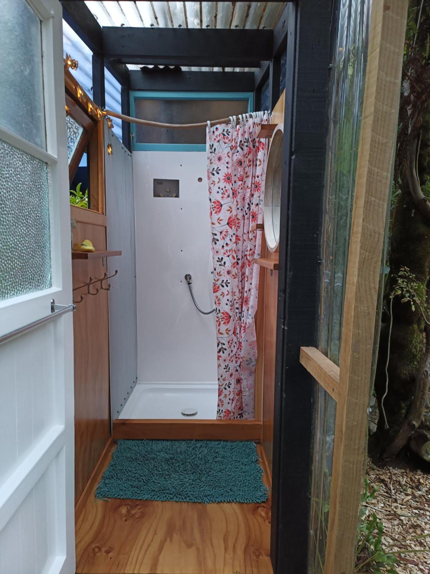 Gumboot Paradise Eco Stay Barrytown ภายนอก รูปภาพ